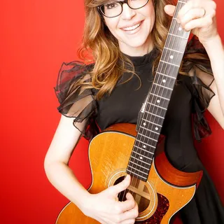 Lisa Loeb avatar