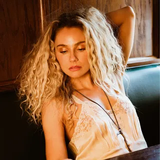 Clare Bowen avatar